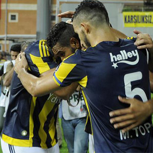 Fenerbahçe zirveyi bırakmadı !