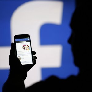 Twitter ve Facebook neden yavaşladı?