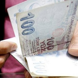 Emekliye Nisan’da 381 lira ‘zam’