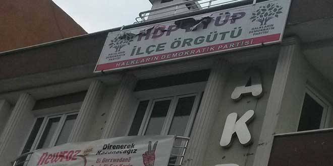 İstanbul’da HDP ilçe binasına saldırı
