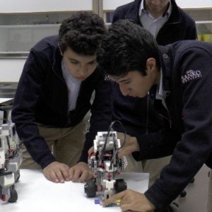 Lise Öğrencilerinin Tasarladığı Akıllı Robotlar Ödüle Doymuyor