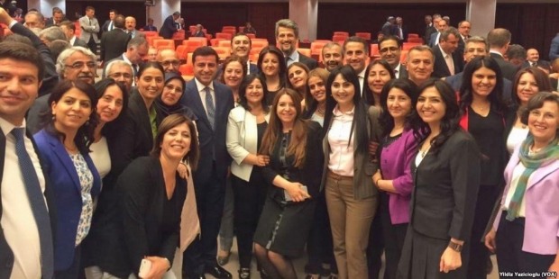 HDP’den CHP’ye “Anayasa Mahkemesi’ne Gidelim” Çağrısı