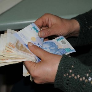 Borsa ve döviz kaybettirdi, altın kazandırdı
