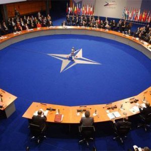 NATO’dan IŞİD hamlesi! Sahaya iniyor
