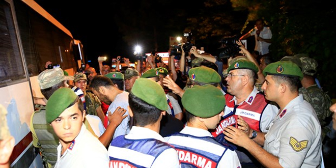 Firari 11 darbeci asker yakalandı