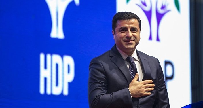 Demirtaş’tan minik sevenine: Hayallerini hiç kaybetme     