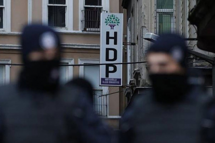 İstanbul’da 5’i ilçe eş başkanı 8 HDP’li tutuklandı   