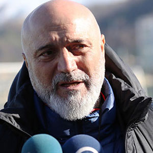 Hikmet Karaman faturayı iki futbolcuya kesti !