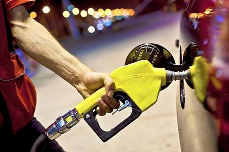 Motorine bu gece yarısı litre başına 8 kuruş indirim geliyor