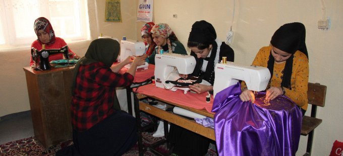 Şemdinli’de genç kızlar meslek öğreniyor