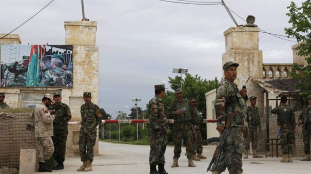 Afganistan’da askeri üsse saldırı: 140 ölü