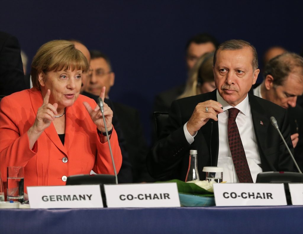 Merkel’den Erdoğan’a idam uyarısı