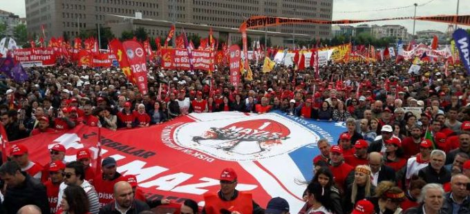 İstanbul: 10 binler 1 Mayıs’ı kutlamak için Bakırköy’dey