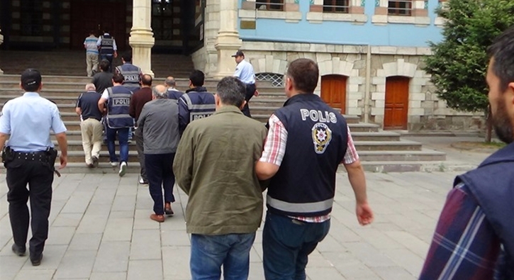Eski polislere ‘FETÖ/PDY’ operasyonu