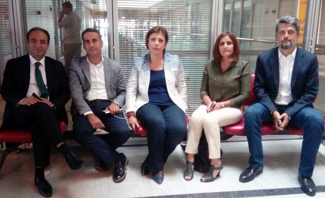 HDP’li vekiller AYM’de nöbete başladı