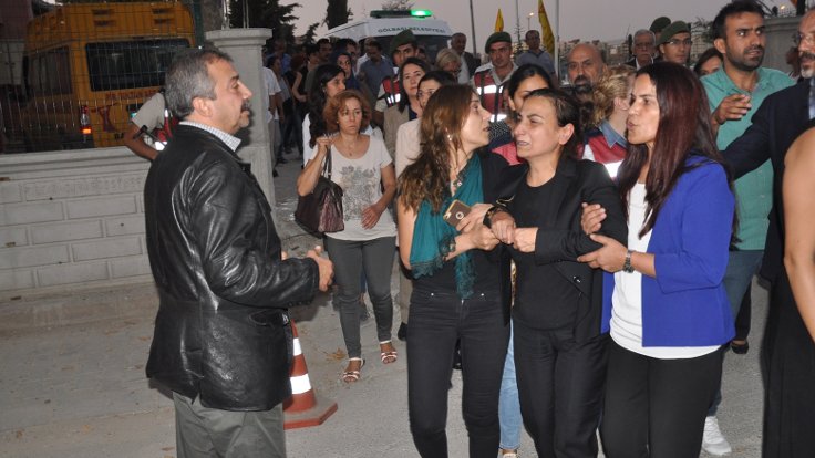 Aysel Tuğluk’un annesinin cenazesine saldırı