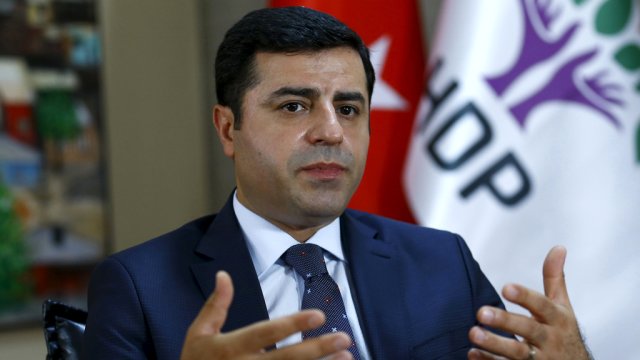 Hakim: Eviniz daire mi? Demirtaş: Evet, saray değil!