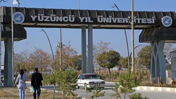 YYÜ Rektörü Battal, zehirlenme olayından sonra öğrencilerle birlikte yemek yedi