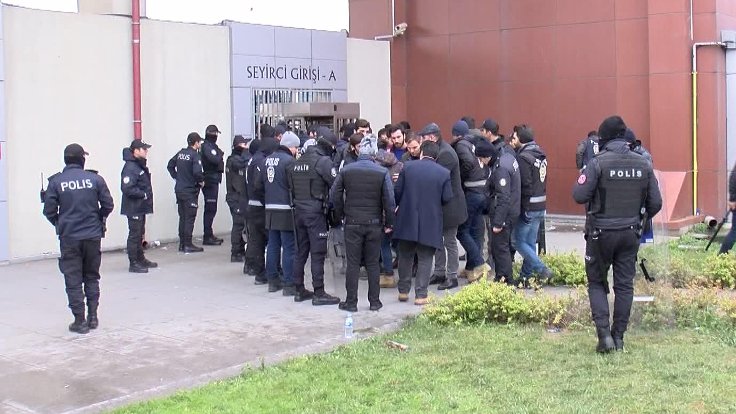 İstanbul’da 17 yaşındaki taraftar bıçaklanarak öldürüldü