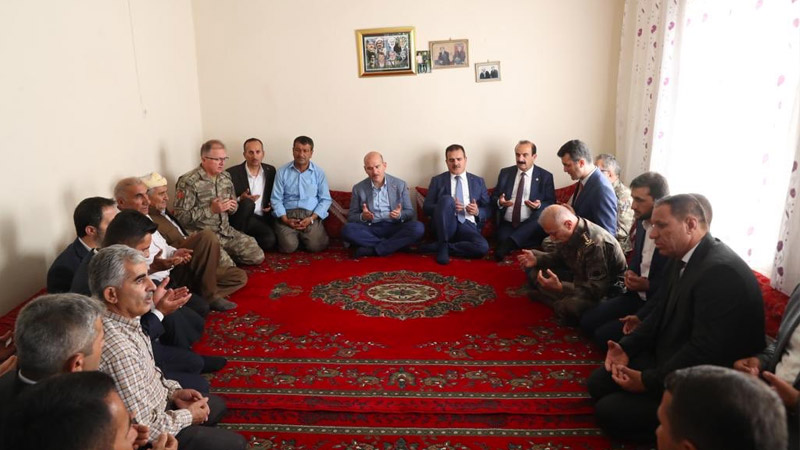 Süleyman Soylu, Vedat Ekinci’nin ailesini ziyaret etti