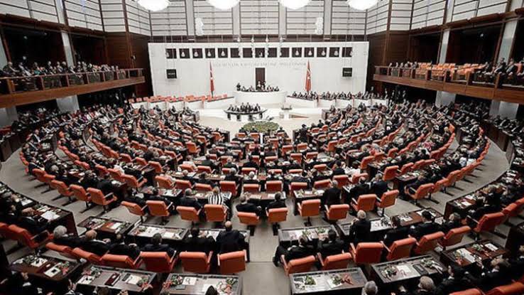 AK Parti’de güvenlik soruşturmasını geri çekme eğilimi