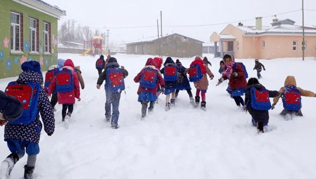 Hakkari, Şemdinli ve Yüksekova ilçelerinde eğitime kar engeli
