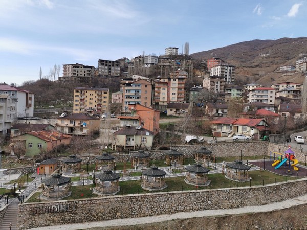Şemdinli Belediyesi tedbir amaçlı parkları kullanıma kapattı