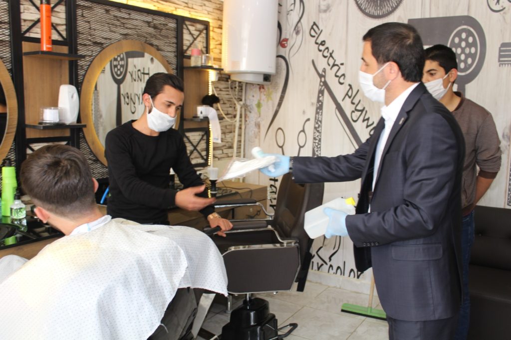 Şemdinli’de berber, kuaför ve güzellik salonları açıldı