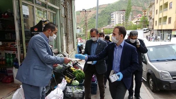 Şemdinli’de 3 Bin maske dağıtıldı