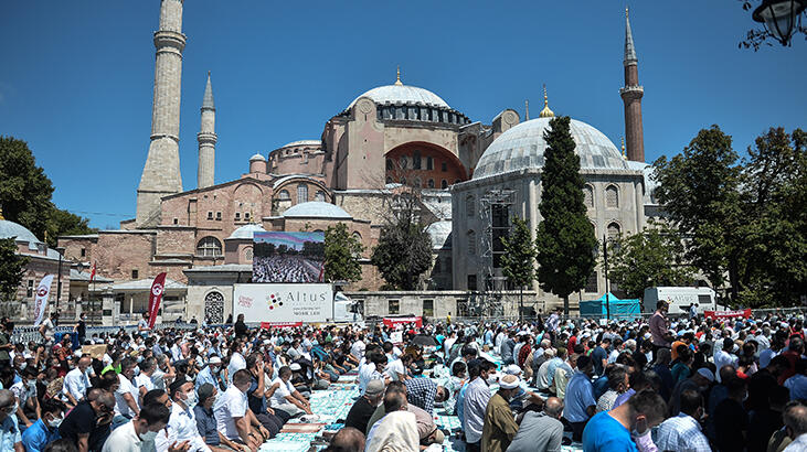 Ayasofya doldu, Sultanahmet boş kaldı