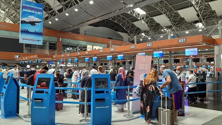 Normalleşme sürecinde Türkiye’ye 233 bin 717 kişi geldi