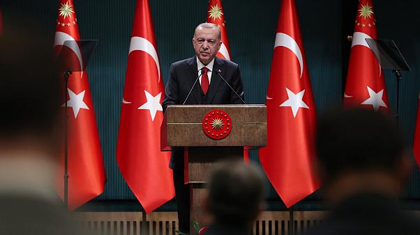 Erdoğan: Restoran, düğün salonu, kuaför ve sinemalar 22.00’de kapanacak