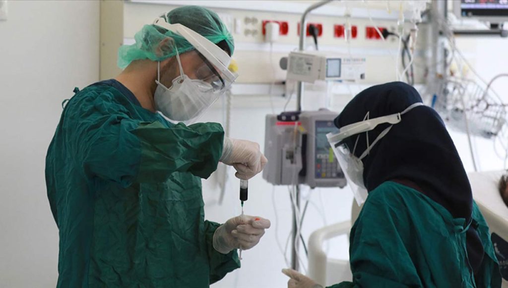 Covid-19 salgınında en yüksek günlük vefat sayısı: 240 kişi daha öldü