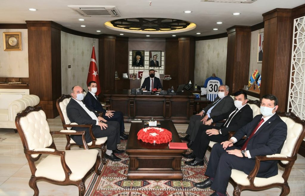 Hakkari esnafı kısıtlamaların kaldırılmasını istiyor