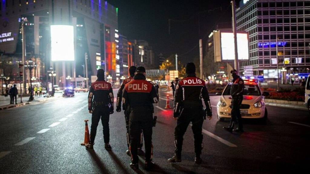 Üç günlük sokağa çıkma kısıtlaması başladı