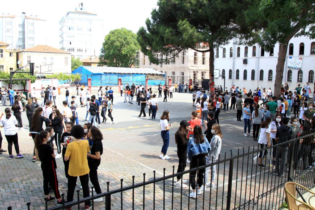 LGS sınavı tamamlandı: Soru kitapçıkları ve cevap anahtarları yayımlandı