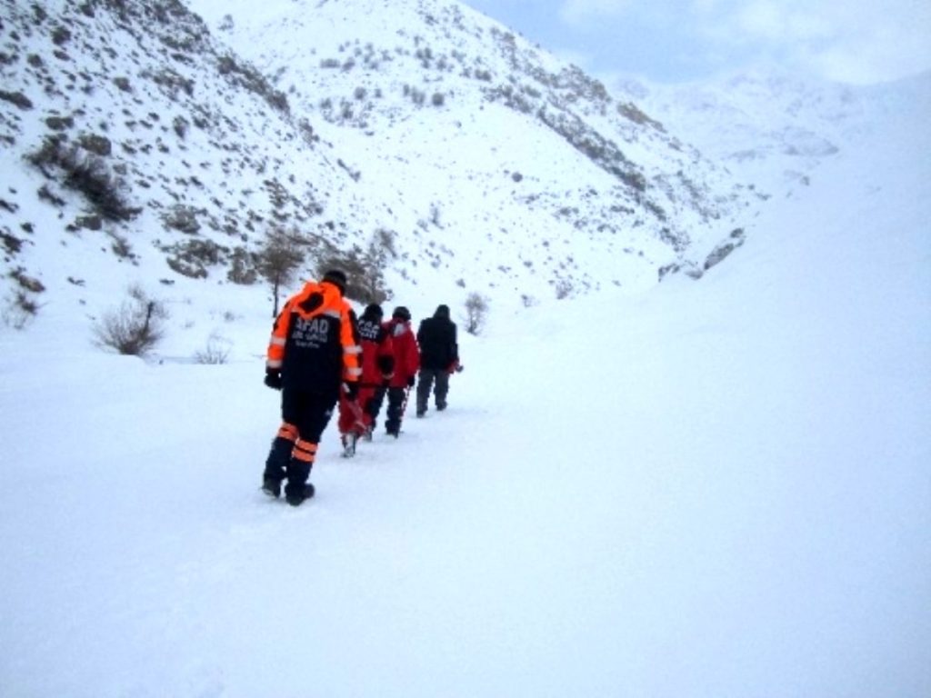 Şemdinli sınırında 3 kolberden haber alınamıyor