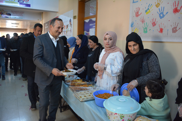 Şemdinli’de okul yararına kermes düzenlendi