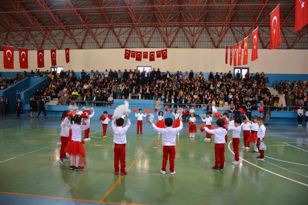 Şemdinli’de 23 Nisan Ulusal Egemenlik ve Çocuk Bayramı kutlandı
