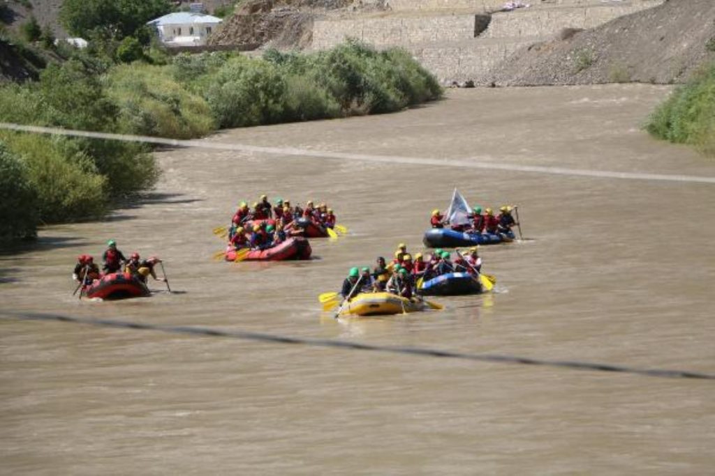 Hakkari Zap Suyu’nda rafting