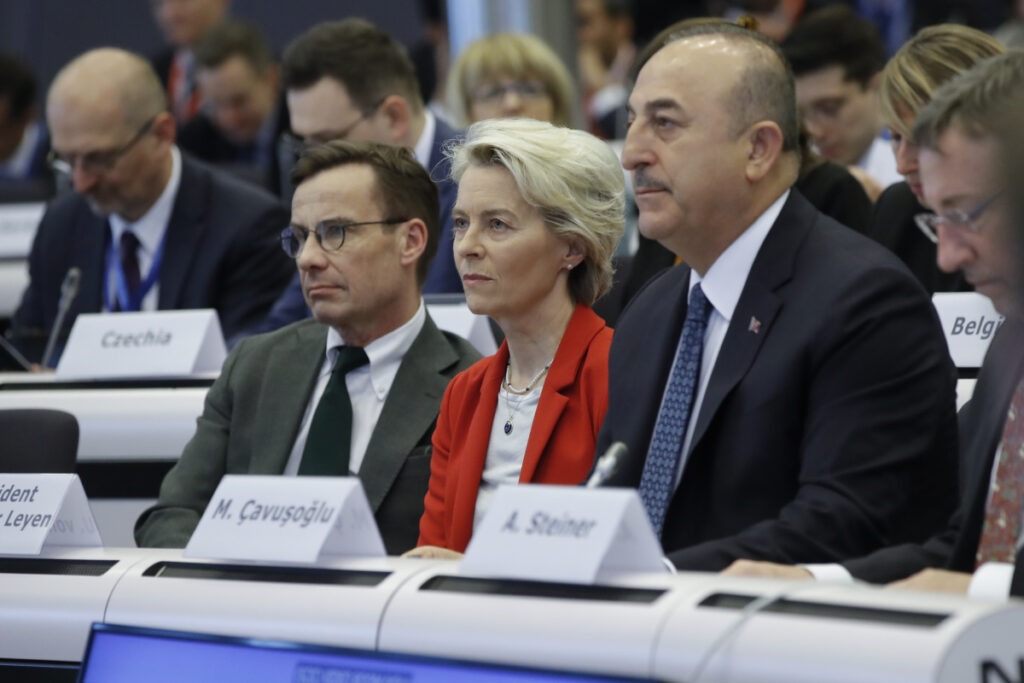 Bakan Çavuşoğlu: ‘Bu ölçekteki bir afetle hiçbir ülkenin tek başına mücadele etmesi mümkün değil’