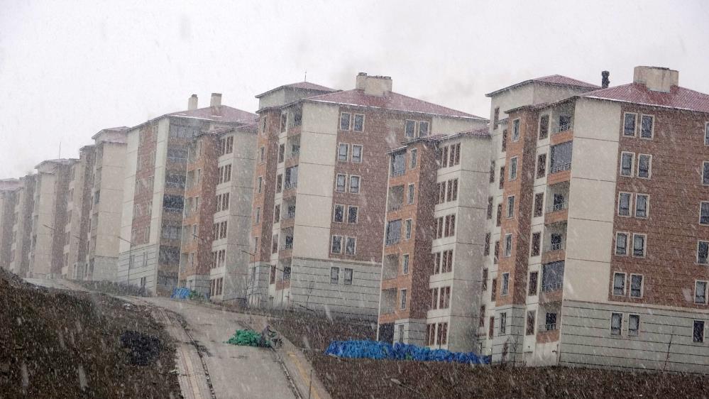 Yüksekova’da kar yağışı