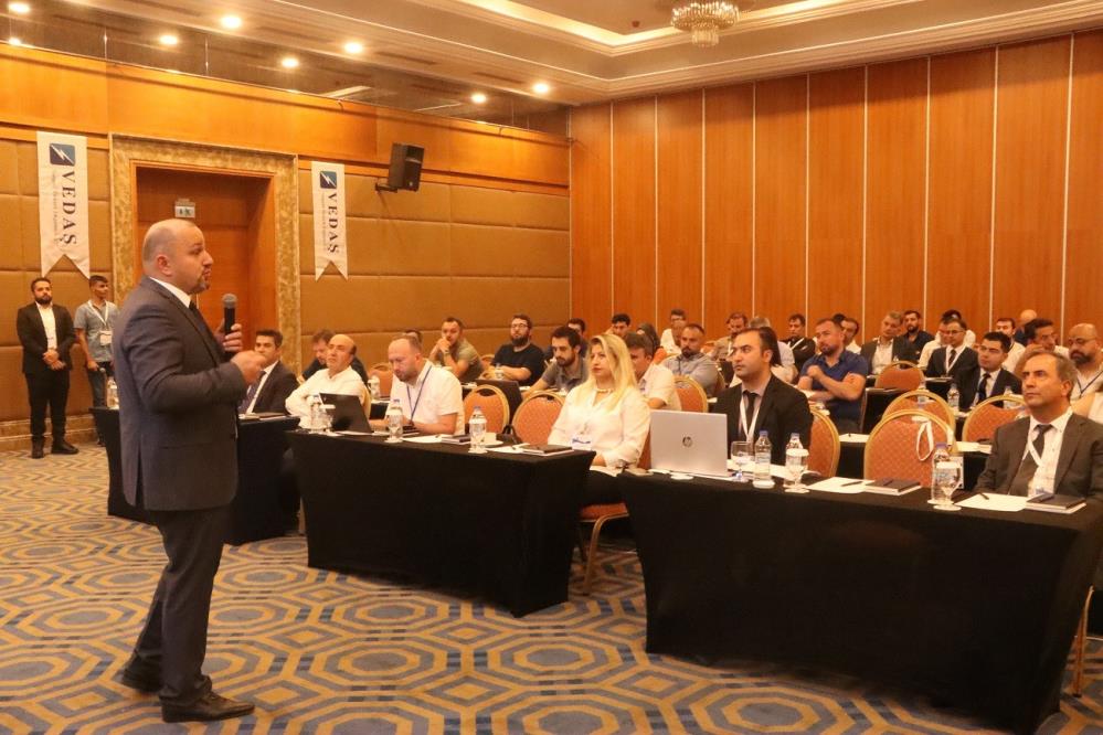 Elektrik dağıtım şirketlerinin temsilcileri Van’da toplandı