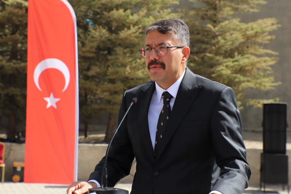 Vali Çelik: “Eğitimin en büyük duygusu sevgidir”
