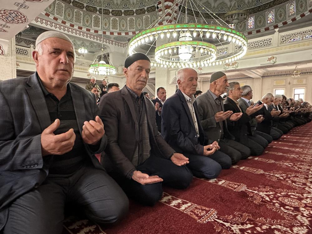 Gazze’de hayatını kaybedenler için gıyabi cenaze namazı kılındı