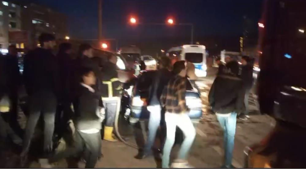 Hakkari’de otomobil ile kamyonet çarpıştı: 4 yaralı