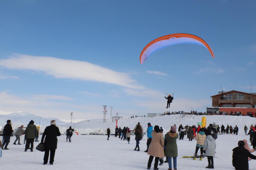 Hakkari’de kar festivali coşkusu