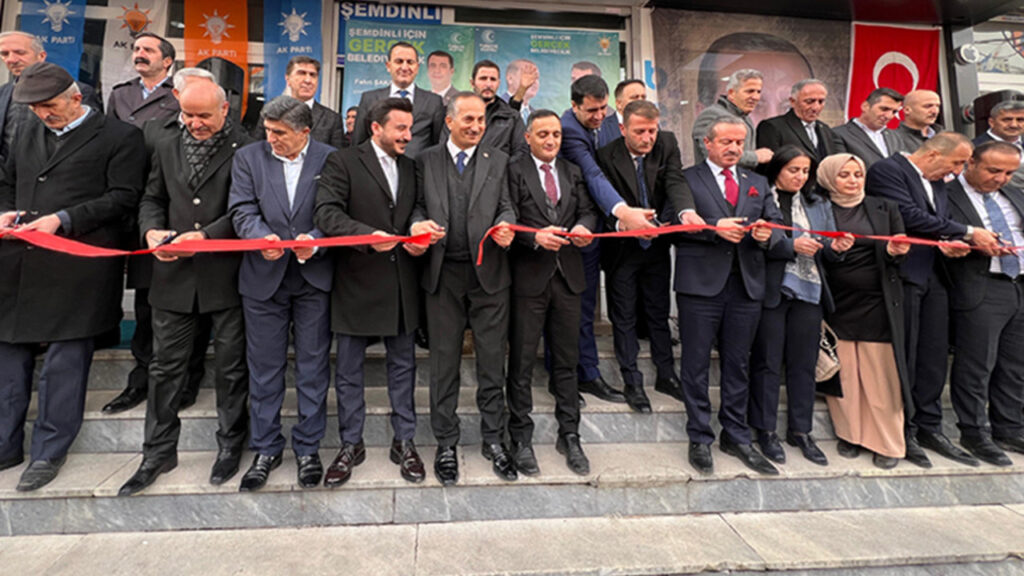 Şemdinli’de AK Parti seçim bürosu açıldı