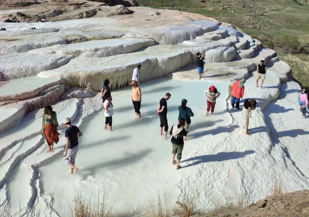 Pamukkale değil Başkale travertenleri