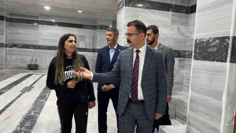 Kaymakam Ateş’ten yüzme havuzu ve 112 Acil Sağlık hizmetlerine ziyaret